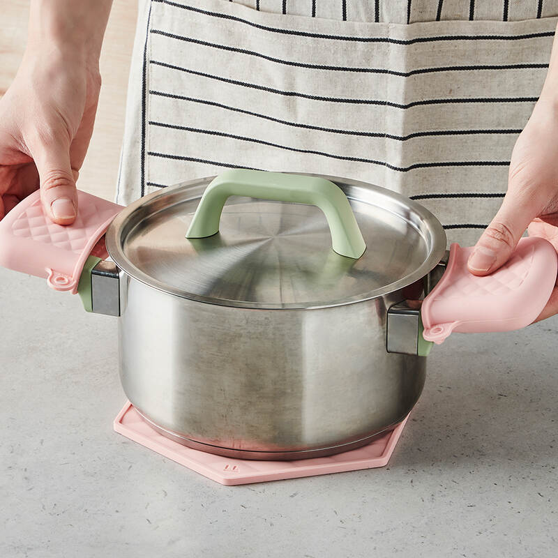 Bộ 1 Miếng L&oacute;t Nồi V&agrave; 2 Miếng L&oacute;t Tay Cầm Bằng Silicone Locknlock - 2 M&agrave;u (Xanh Mint, Hồng) - 10.7x6.7cm - CKT224S01 image number null